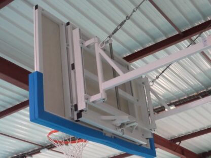 DISPOSITIF RÉGLABLE A VIS POUR BUT DE BASKET RABATTABLE OU PANTHOGRAPHE