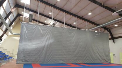 RIDEAU – BÂCHE PVC – RELEVABLE