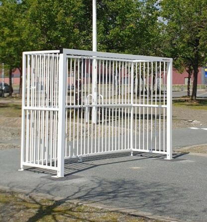BUT DE HAND EXTÉRIEUR 3X2M SUR PLATINE - FACADE ET CAGE ARRIERE FIXE EN ACIER GALVA PEINT - ANTI VANDALISME BARRAUDÉ