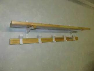 LISSE PORTE PATÈRES ET PORTE PAQUETS - SAPIN LAMELLÉ COLLÉ