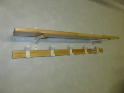 LISSE PORTE PATÈRES ET PORTE PAQUETS - SAPIN LAMELLÉ COLLÉ