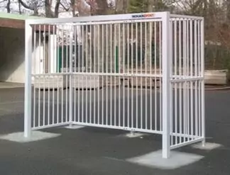 BUTS HAND EXTERIEUR - (L)3X(H)2X(P)1M - FACADE ACIER A SCELLER - CAGE FIXE - BARREAUDÉ