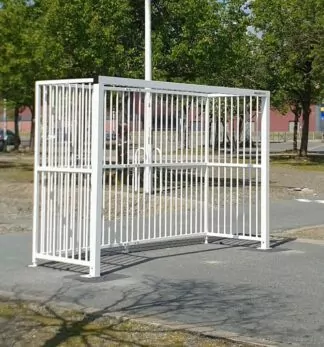 BUT DE HAND EXTÉRIEUR 3X2M SUR PLATINE - FACADE ET CAGE ARRIERE FIXE EN ACIER GALVA PEINT - ANTI VANDALISME BARRAUDÉ